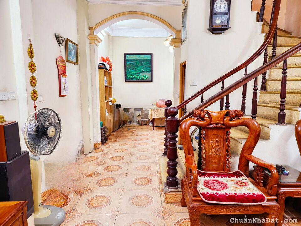 Bán nhanh nhà, đất vuông vắn đang ở 40.1m x 3 tầng, sổ đỏ sẵn giao dịch