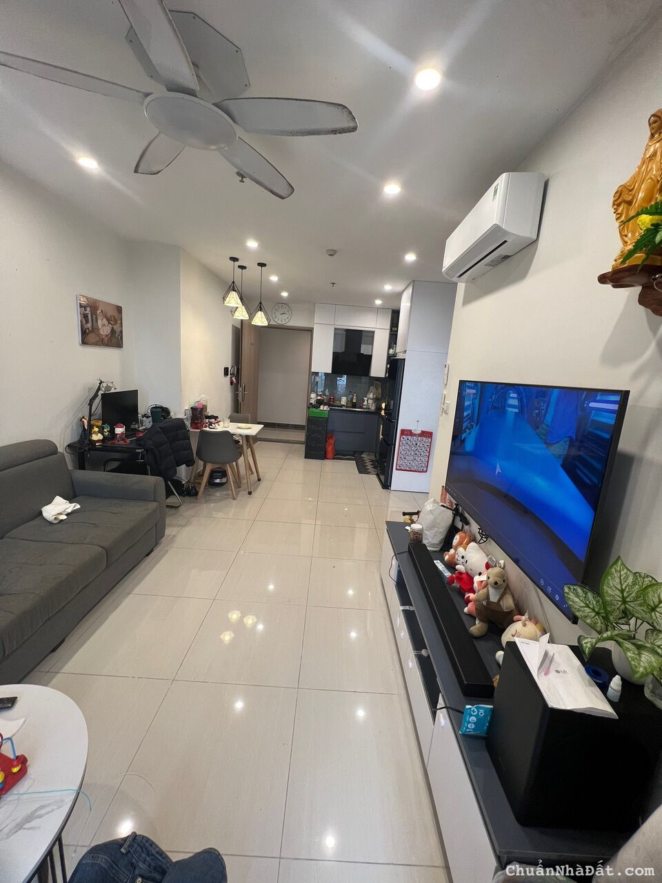 Cho thuê căn 2N nội thất xin sò chỉ 9.5tr/tháng tại Vinhomes Smart City