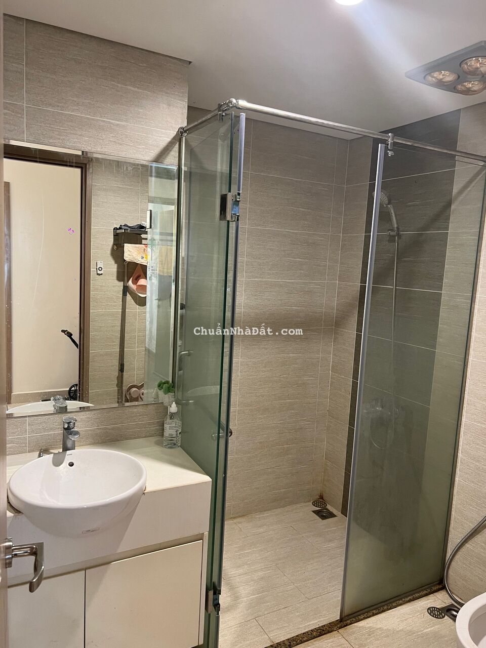 Cho thuê căn 2N nội thất xin sò chỉ 9.5tr/tháng tại Vinhomes Smart City