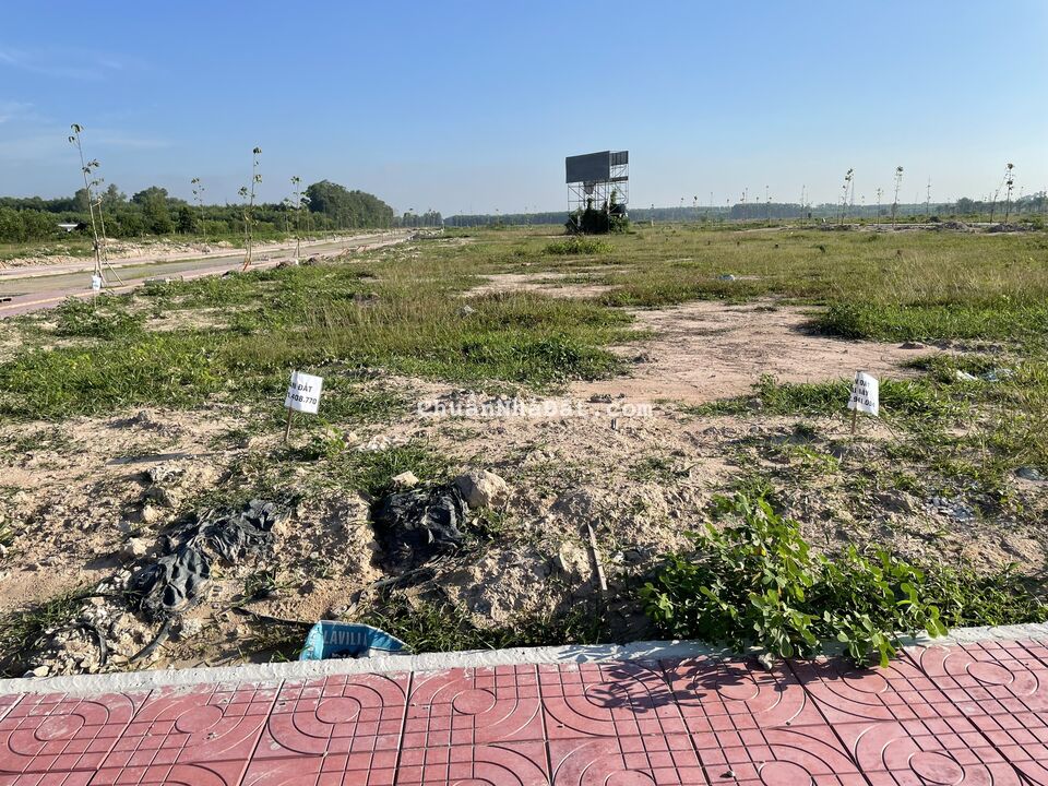 Không ở Việt Nam nữa, bán miếng đất Mega City 2 Nhơn Trạch giá 900 triệu 100m2, 0936039981