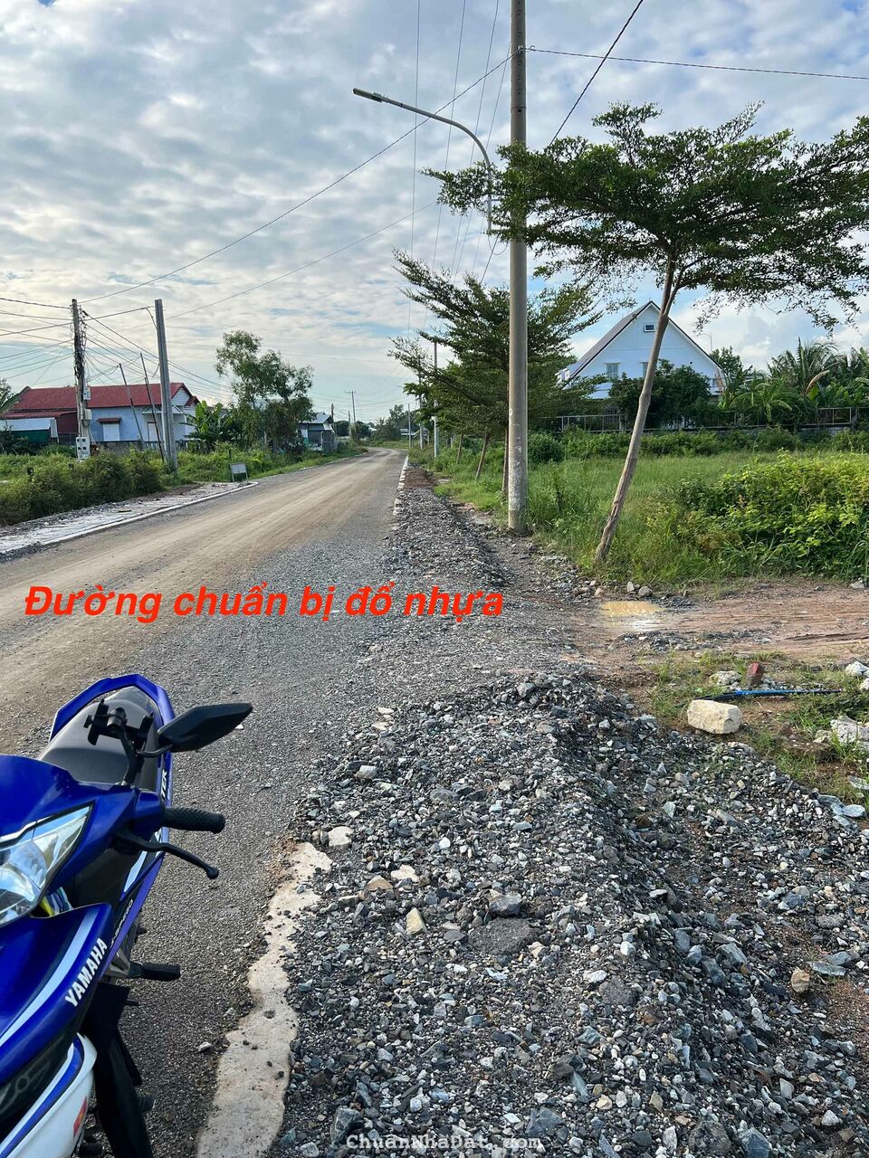 Lô Đất Nền Sẵn Sổ Mặt Tiền Đường Nhựa Mới Cách UB Châu Pha 1,8KM