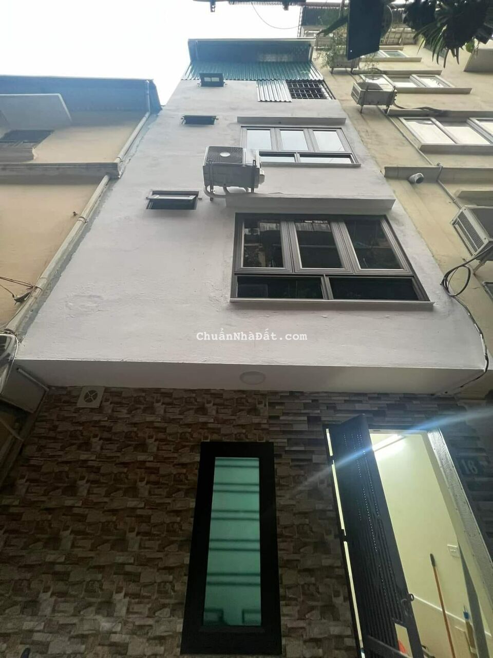 BÁN NHÀ CẦU GIẤY NGHĨA TÂN 13M2x4TẦNG NGÕ GA GÁC,3 BƯỚC TỚI PHỐ- GIÁ 1,95 TỶ