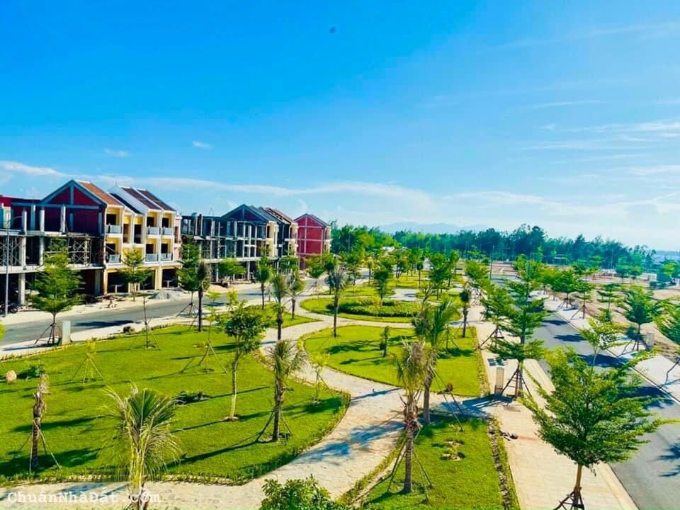 Đáo hạn lô góc KĐT Nam Hội An chỉ 2tỷ6, view công viên, ven sông. Đáo hạn lô góc KĐT Nam Hội An chỉ 2tỷ6, view công viên, ven sông.
