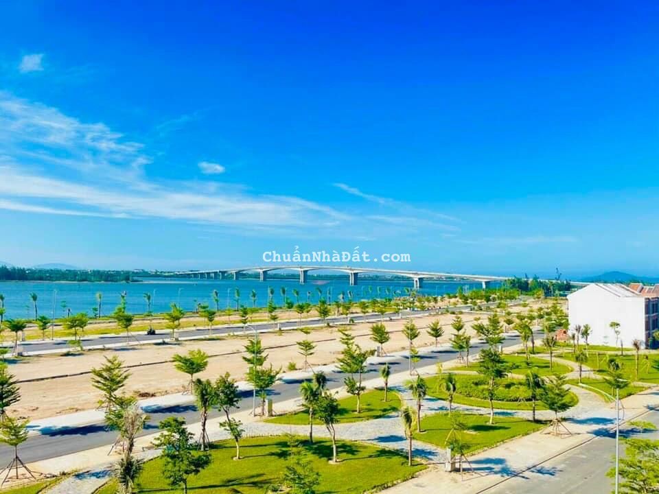 Đáo hạn lô góc KĐT Nam Hội An chỉ 2tỷ6, view công viên, ven sông. Đáo hạn lô góc KĐT Nam Hội An chỉ 2tỷ6, view công viên, ven sông.