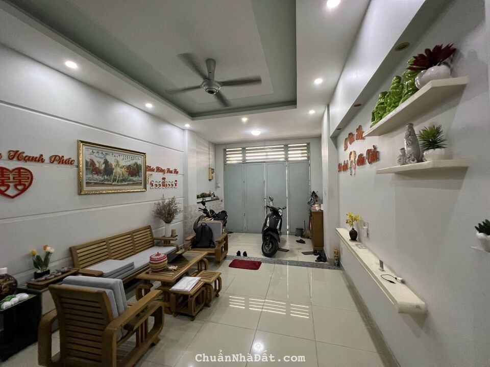 Bán nhà, Hoàng Văn Thụ, 4 x 14m, 3 lầu, chỉ 7.7 tỷ, Phú Nhuận