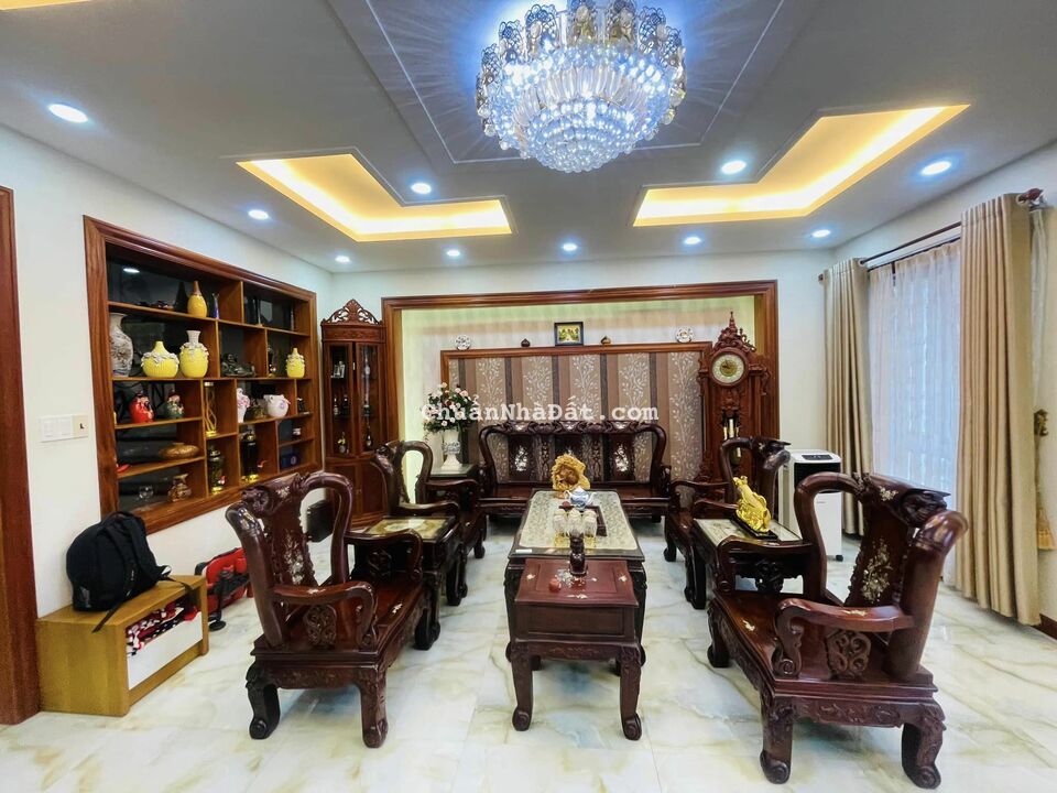 Bán Biệt Thự-HXH Tân Sơn Nhì-ngang 6.7m-nội thất xịn-khu phân lô-vuông+đẹp