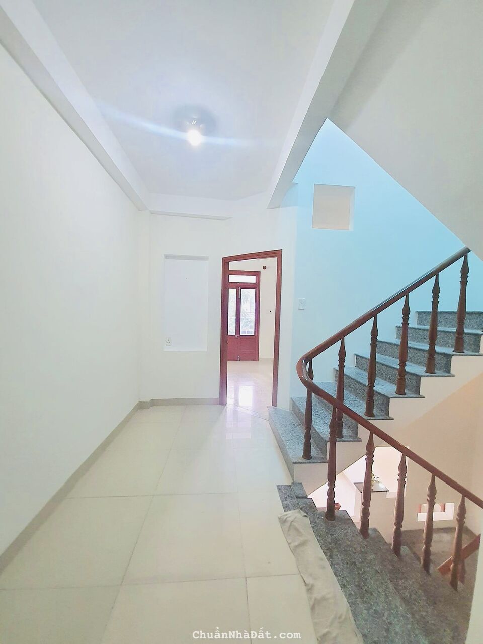 Chính chủ đi ngay đại hạ giá nhà 3 tầng, trung tâm cẩm lệ chỉ 5ty450, ô tô đua mệt nghỉ