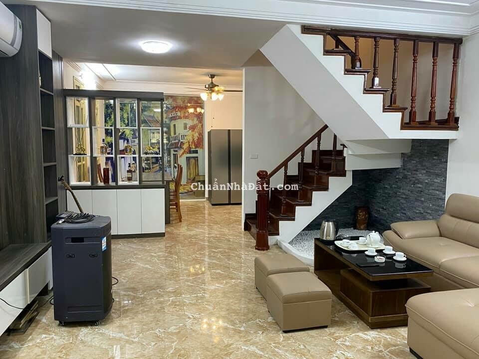 Bán nhà 5 tầng phố Ngọc Thụy,Long Biên,ngõ thông,ô tô vào nhà,95m,mt 5.2m,giá 14.5 tỷ.