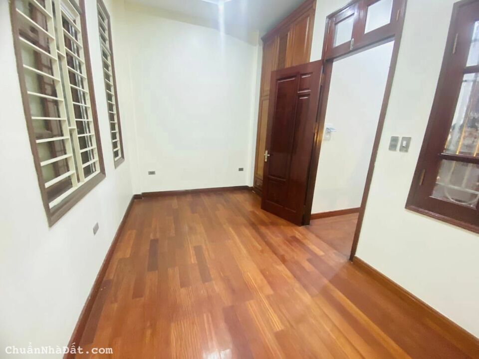 Bán Nhà Phân Lô Chùa Láng Đống Đa 55m2 x 5 tầng, MT 5m Ô Tô Tránh KD, vài bước ra Hồ gần nhiều Trườ