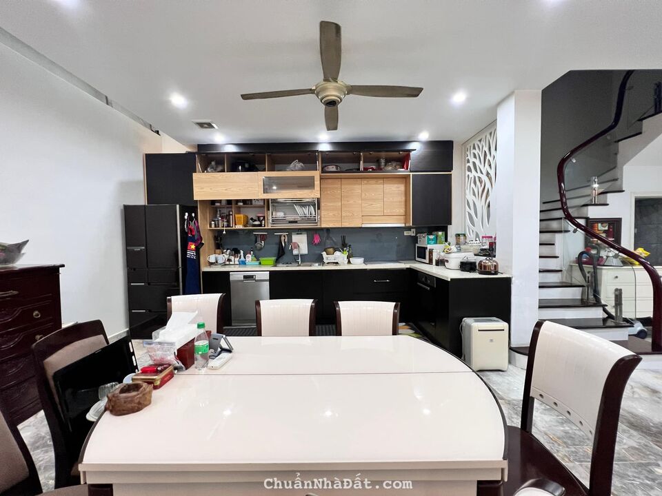 Bán nhà phân lô 29 Láng Hạ 75m2 x 4 tầng, MT 5,5m vỉa hè hai bên ngay Đại Sứ Quán Mỹ Bán nhà phân lô 29 Láng Hạ 75m2 x 4 tầng, MT 5,5m vỉa hè hai bên ngay Đại Sứ Quán Mỹ