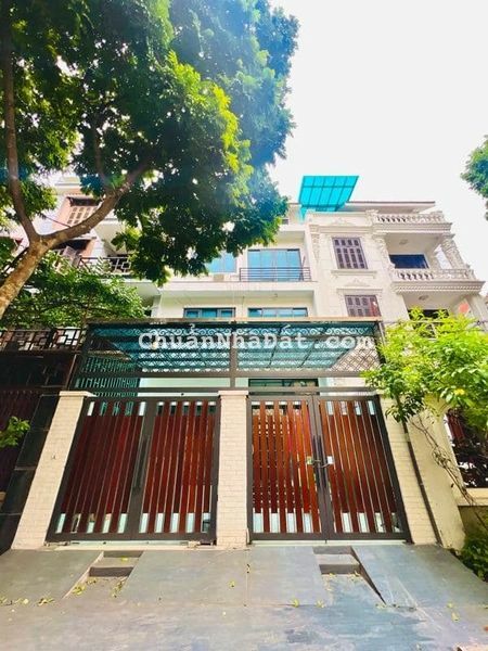 Bán Biệt thự nhà vườn phố Trần Bình Cầu Giấy  106m2, nhà 4 tầng, mặt tiền 6.6m cả khu có một nhà bán