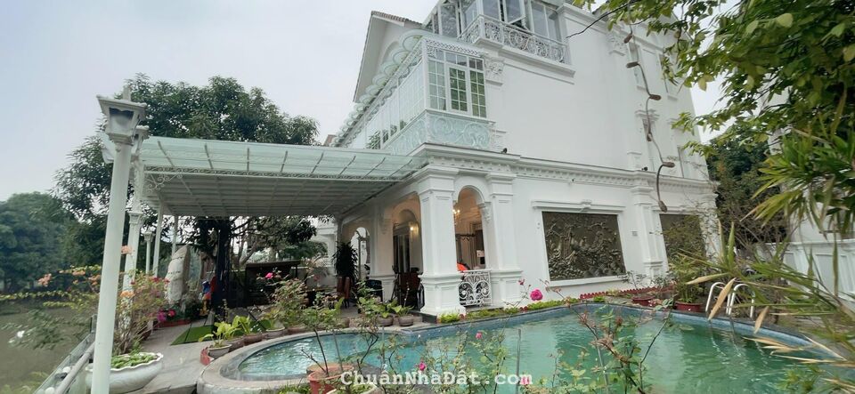 Bán Biệt Thự  Hoa Sữa 11 Vinhomes Riverside 395m2 x 4 tầng, MT 10m. Thiết kế Xa Hoa có Bể Bơi, Sân 