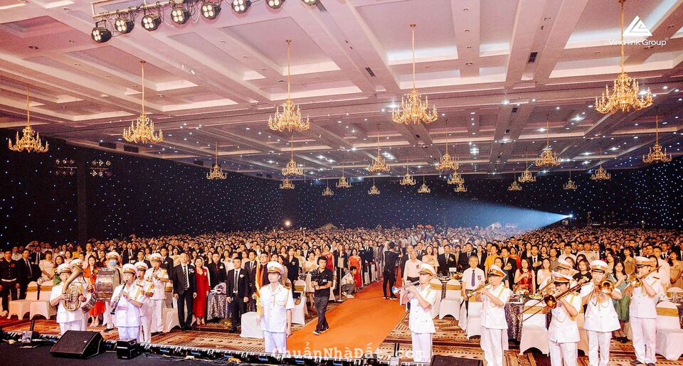 Cần Chuyển Nhượng Trung Tâm Thương Mại Hà Nội 4500m2 x 3 tầng Lô Góc Hai Mặt Phố lớn