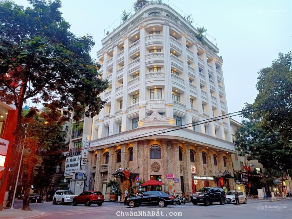 Cần bán nhà mặt phố Bà Triệu 647m2 x 5 tầng, mặt tiền 18m sát Hồ Gươm 180 tỷ