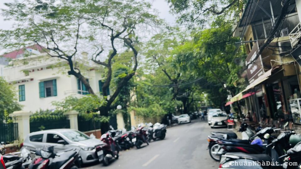 Bán Biệt Thự mặt phố Yết Kiêu 590m2 x 3 tầng, MT 20m. Giá đầu tư 322 triệu/m2