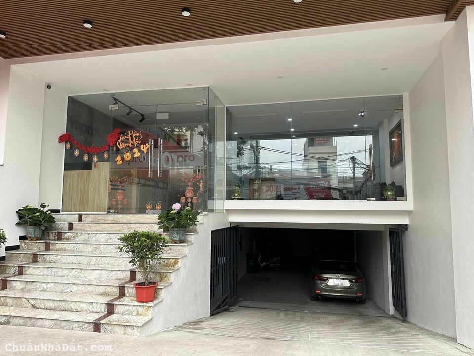 Bán tòa nhà mặt phố Quận Tây Hồ 245m2 x 10 tầng, MT 8m Vài Bước Ra Hồ tây Cho Thuê 2,4 tỷ/năm