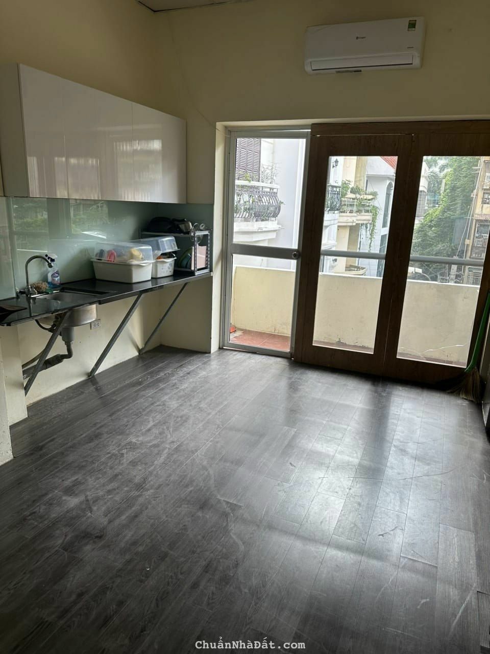 Bán đất tặng nhà phố Huỳnh Thúc Kháng 60m2 x 3 tầng, MT 4m nhà hai mặt tiền View Vườn Hoa