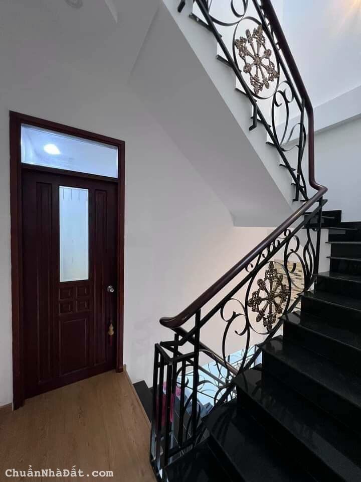 Nhà đẹp, hẻm 4m, Phan Đình Phùng, chỉ 9.2 tỷ, 4.5 x 14m, 2 lầu