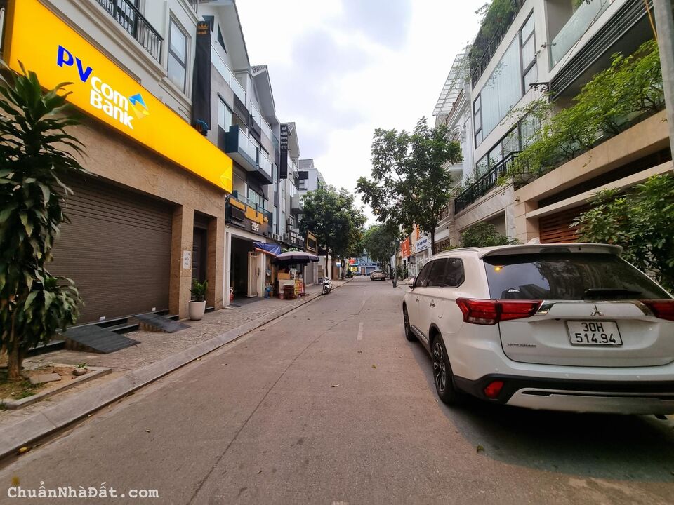 Nhà phân lô Nguyễn Chánh - Cầu Giấy 65m2, 5 tầng, vỉa hè kinh doanh, Giá 24 tỷ