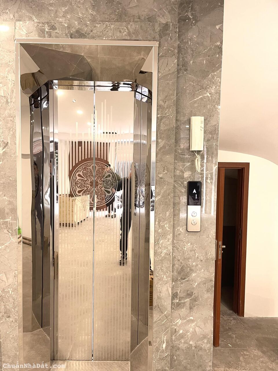 Bán nhà phân Lô Trần Quang Diệu Đống Đa 65m2, nhà 6 tầng thang máy, mặt tiền 6m. vuông A4