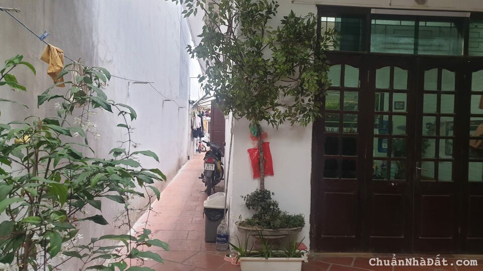 Bán đất Phố Lạc Long Quân 161m2, mặt tiền 6m, Lô Góc, Ô Tô Tránh Kinh Doanh