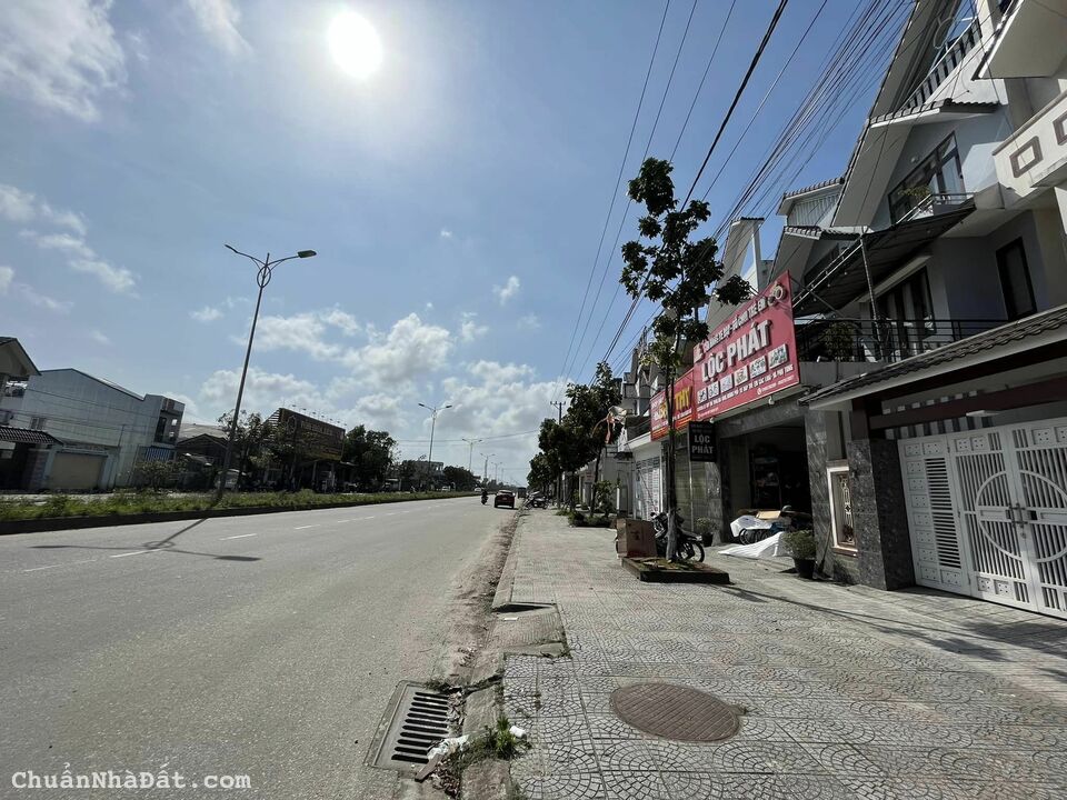 Nhà thô 4 tầng mái thái Green City giá sale sập sàn Nhà thô 4 tầng mái thái Green City giá sale sập sàn