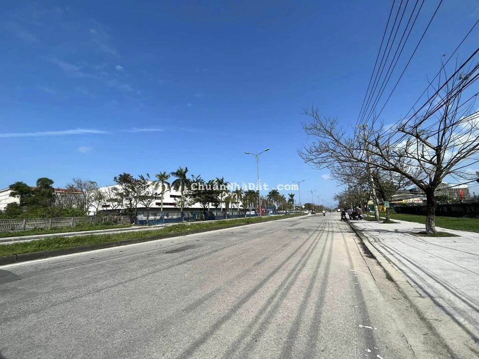 Mặt tiền tỉnh lộ 10 một lô duy nhất giá sập sàn