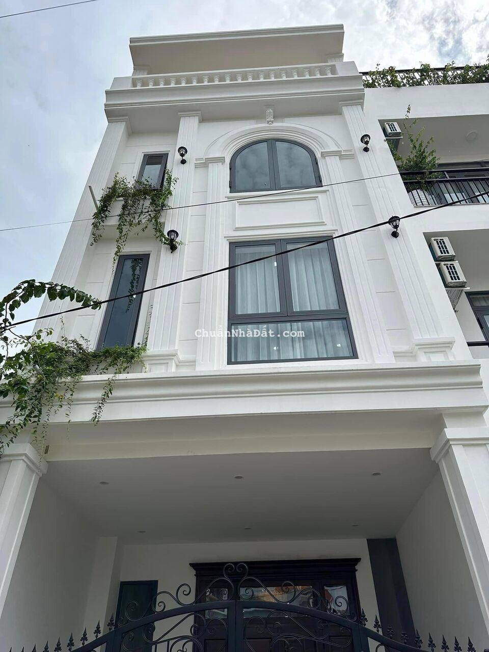 Nhà đẹp 4 tầng An Dương Vương đầy đủ nội thất