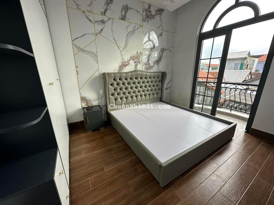 Bán nhà 2 tầng Hoàng Quốc Việt an cư đón Tết 