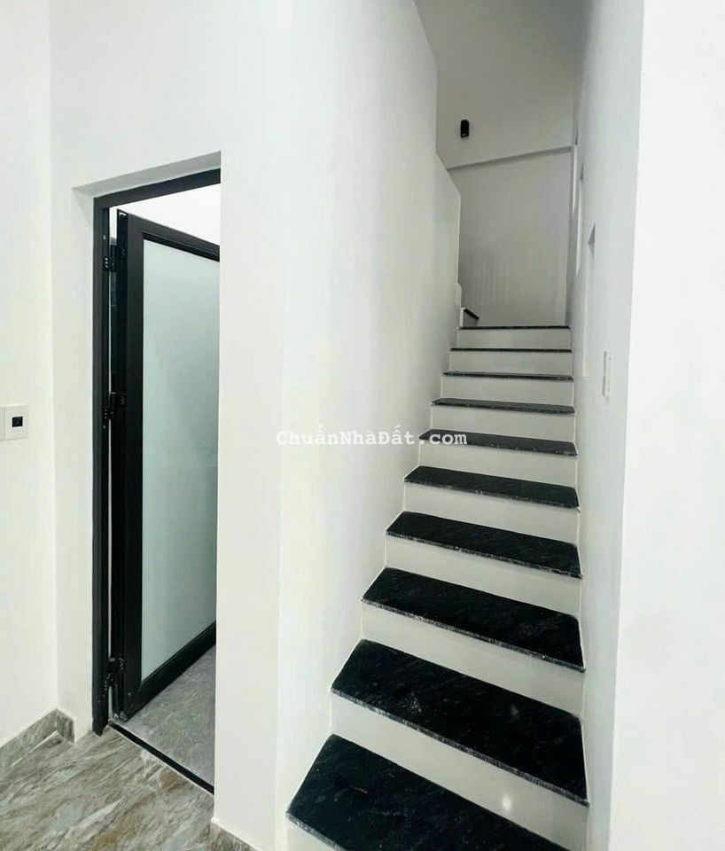 Nhà đẹp 3 tầng đường Hùng Vương dọn vào ở ngay Nhà đẹp 3 tầng đường Hùng Vương dọn vào ở ngay