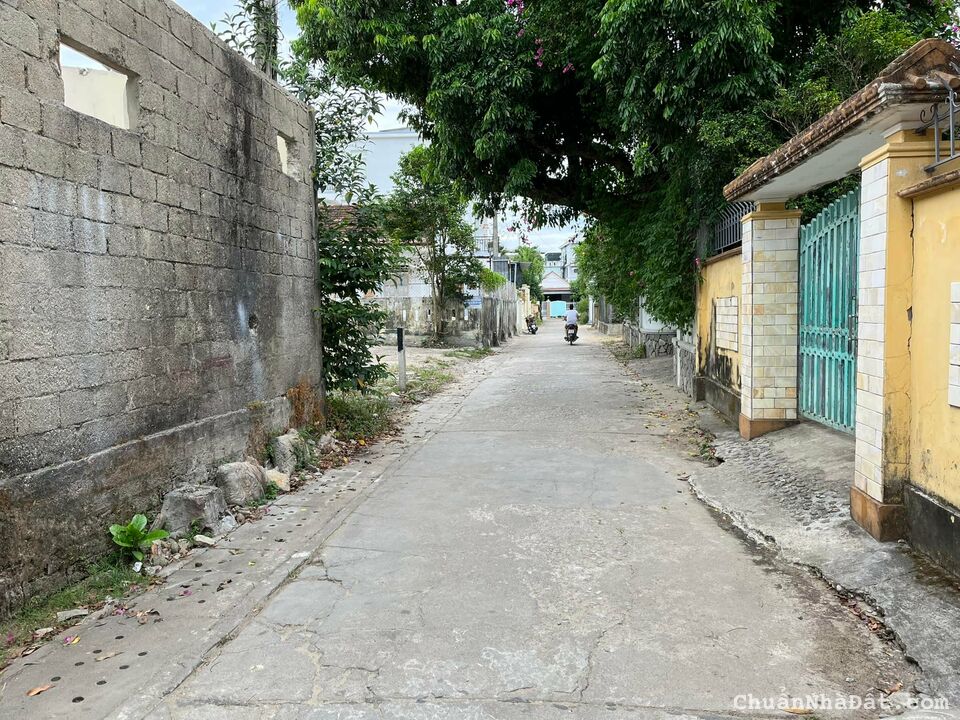 Bán nhà 2,5 tầng đường Kim Long cạnh cầu Nguyễn Hoàng Bán nhà 2,5 tầng đường Kim Long cạnh cầu Nguyễn Hoàng