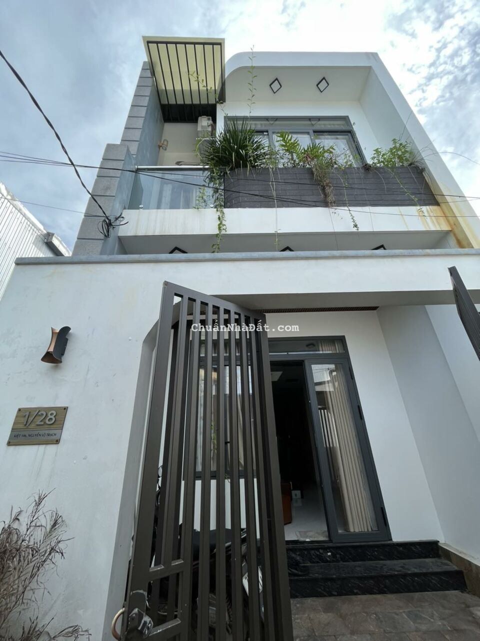 Bán Nhà 2 Tầng Nguyễn Lộ Trạch Chỉ 2,2 Tỷ An Cư 