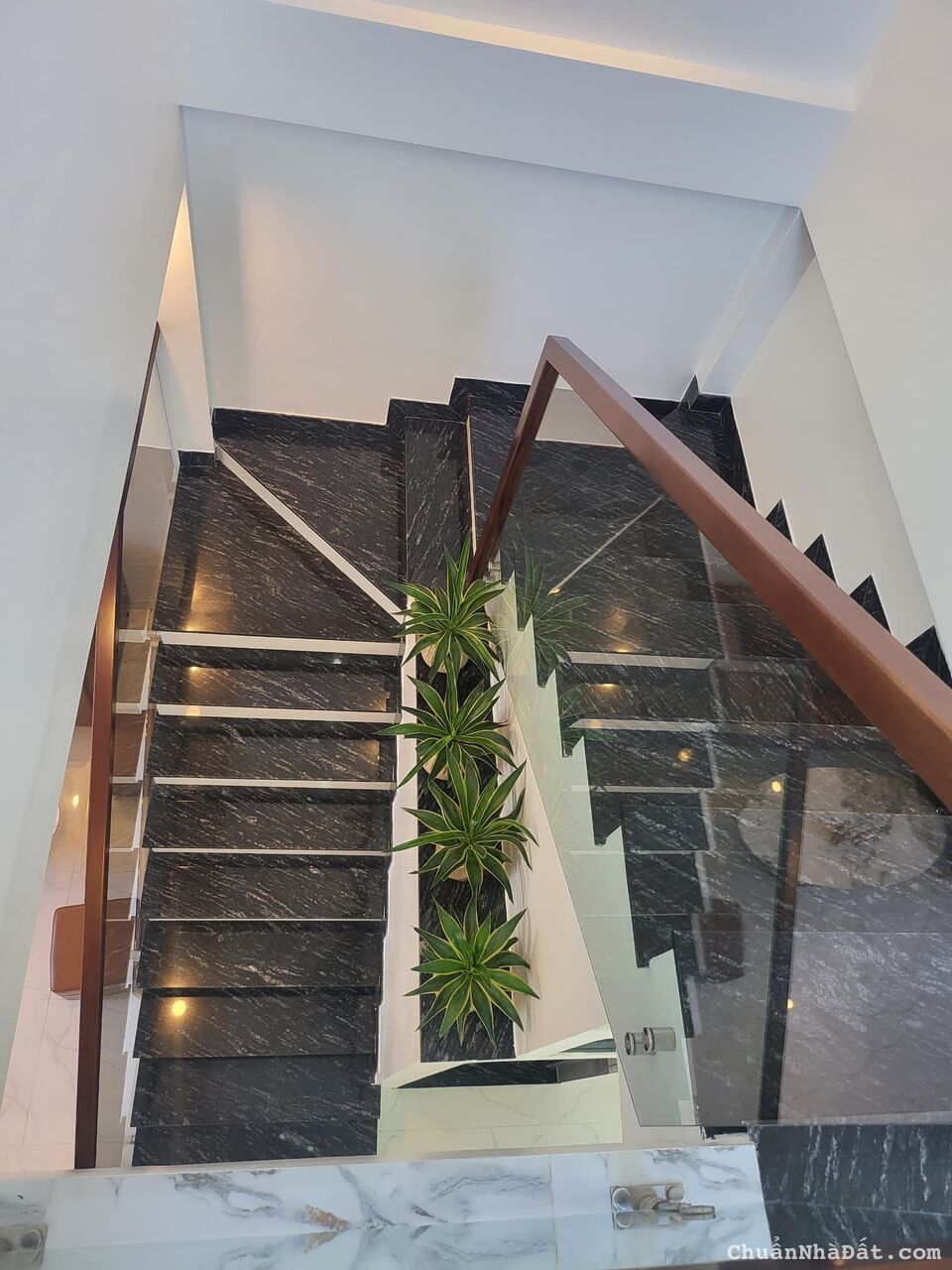 Bán nhà 2 tầng hiện đại đường Nguyễn Lộ Trạch phường Xuân Phú