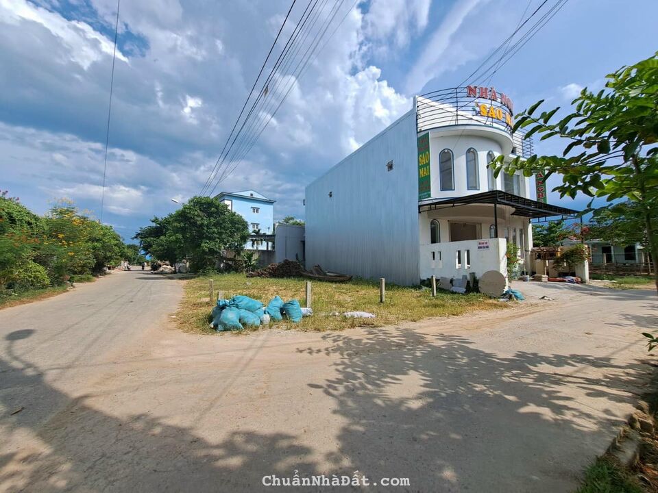 Bán lô góc đường Khúc Thừa Dụ giá 21 triệu/m2