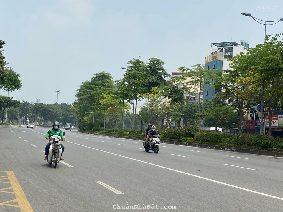 Chính chủ bán mảnh đất mặt phố Võ Chí Công 106m2 mặt tiền 6.7m 1 mặt phố - 2 mặt ngõ giá 36,5 tỷ Chính chủ bán mảnh đất mặt phố Võ Chí Công 106m2 mặt tiền 6.7m 1 mặt phố - 2 mặt ngõ giá 36,5 tỷ