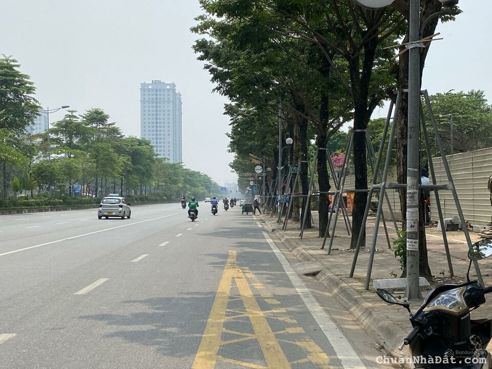 Chính chủ bán mảnh đất mặt phố Võ Chí Công 106m2 mặt tiền 6.7m 1 mặt phố - 2 mặt ngõ giá 36,5 tỷ Chính chủ bán mảnh đất mặt phố Võ Chí Công 106m2 mặt tiền 6.7m 1 mặt phố - 2 mặt ngõ giá 36,5 tỷ