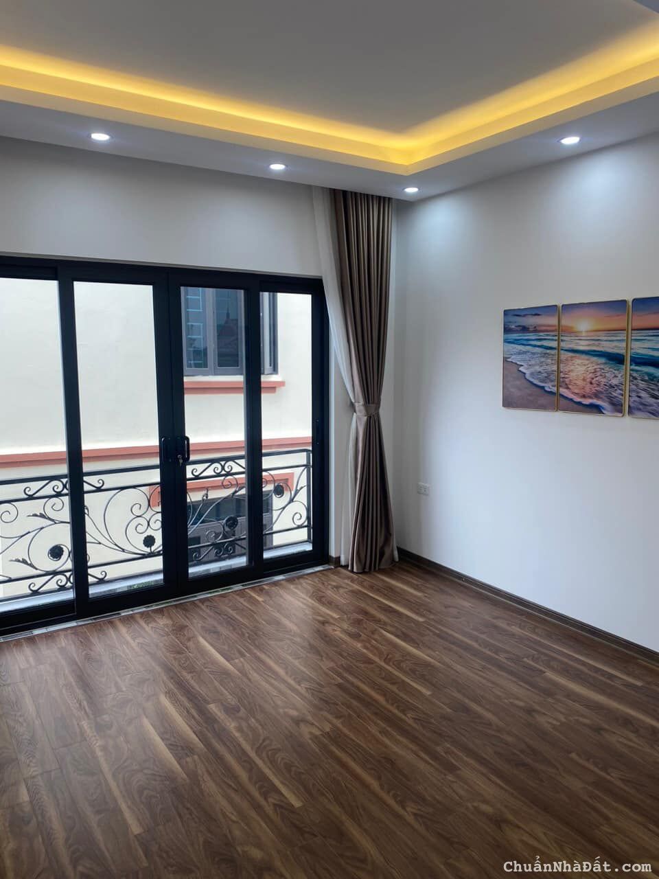 Bán nhà phố Vĩnh Hưng, Hoàng Mai, mới, đẹp, ô tô vào nhà, 5 tầng 44 m2 giá 5.8 tỷ