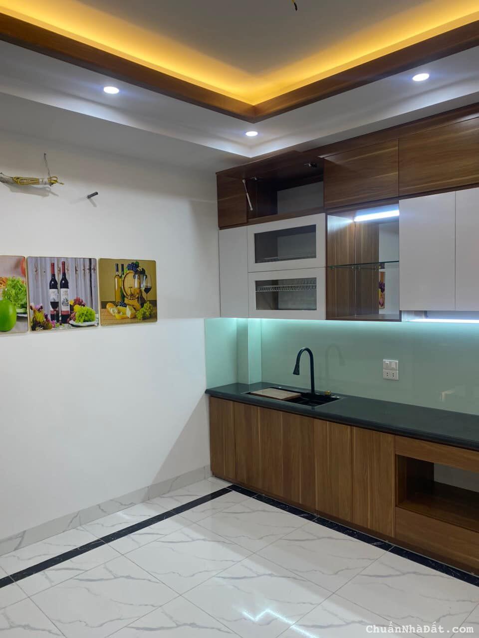 Bán nhà phố Vĩnh Hưng, Hoàng Mai, mới, đẹp, ô tô vào nhà, 5 tầng 44 m2 giá 5.8 tỷ