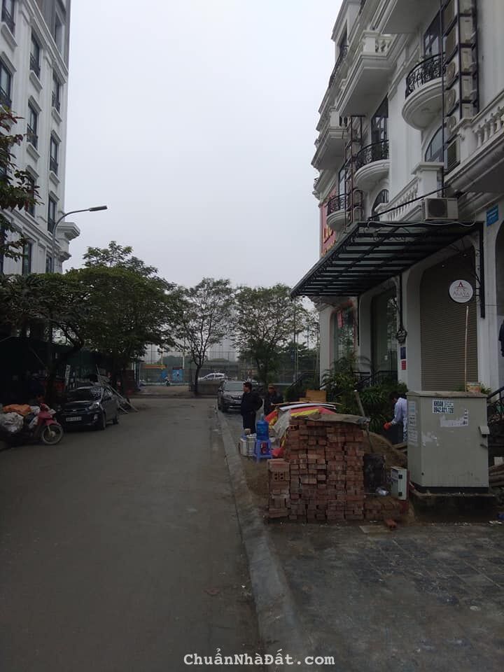 Cực Hiếm ! Bán Tòa VP 8 tầng Tm Phố Dịch Vọng Hậu: DT 110m, MT5.5m, 40 tỷ.Doanh thu 150 tr