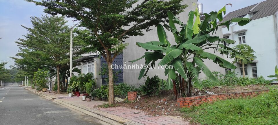 Cần bán 140m2 full thổ cư, Sổ sẵn ngay trung tâm thị xã Bến Cát. Chỉ 8,6tr/m2