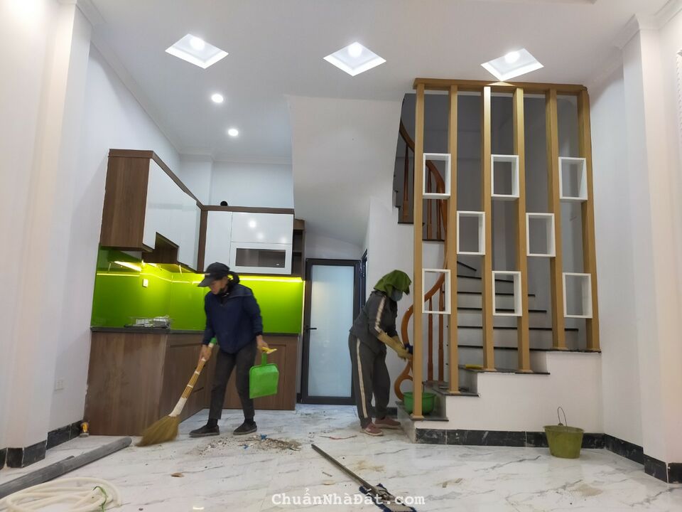 Bán nhà 5 tầng gần bưu điện Hà Đông ô tô đỗ gần giá nhỉnh 4 tỷ  tí