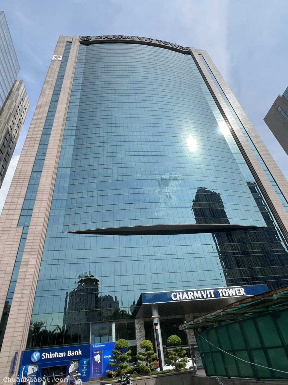 Cho thuê văn phòng tại tòa Charmvit Tower 117 Trần Duy Hưng, Cầu Giấy, Hà Nội dt 200m2