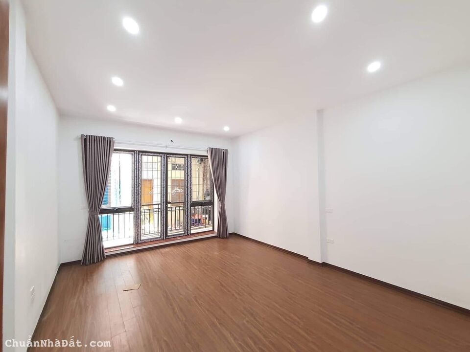 BÁN NHÀ Ở PHỐ TRUNG KÍNH DT:65M2, MT:4,5M, 6TẦNG, GIÁ 16.3TỶ.
