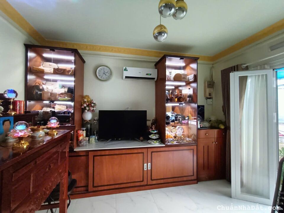 Chính chủ cho thuê căn hộ lầu 1 chung cư số 46/28 đường Nguyễn Cửu Vân, Bình Thạnh. Chính chủ cho thuê căn hộ lầu 1 chung cư số 46/28 đường Nguyễn Cửu Vân, Bình Thạnh.