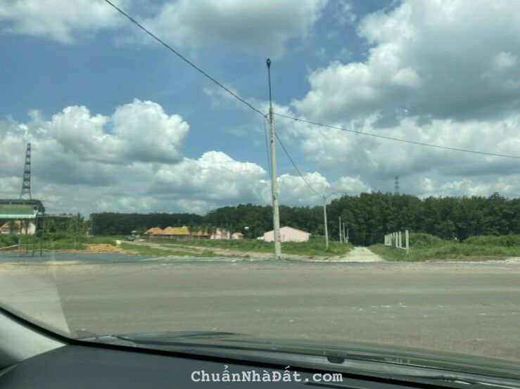 CẦN BÁN GẤP lô đất ngan 10x100 giá chỉ có 450tr ai cần a lô em nhe