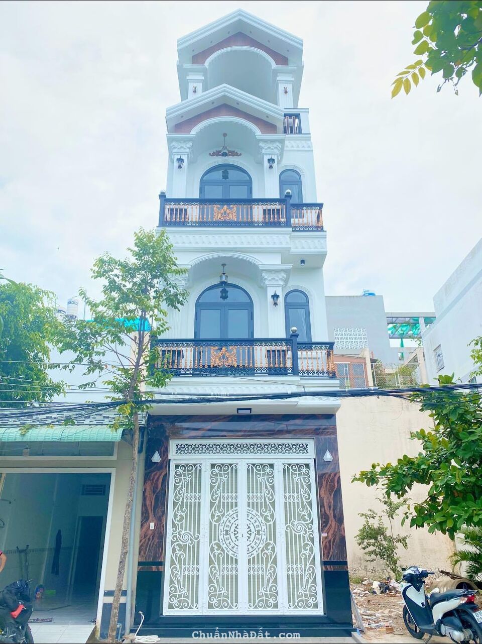 Bán nhà 1 trệt 3 lầu cao cấp mặt tiền kdc Hàng Bàng thành phố Cần Thơ. Bán nhà 1 trệt 3 lầu cao cấp mặt tiền kdc Hàng Bàng thành phố Cần Thơ.