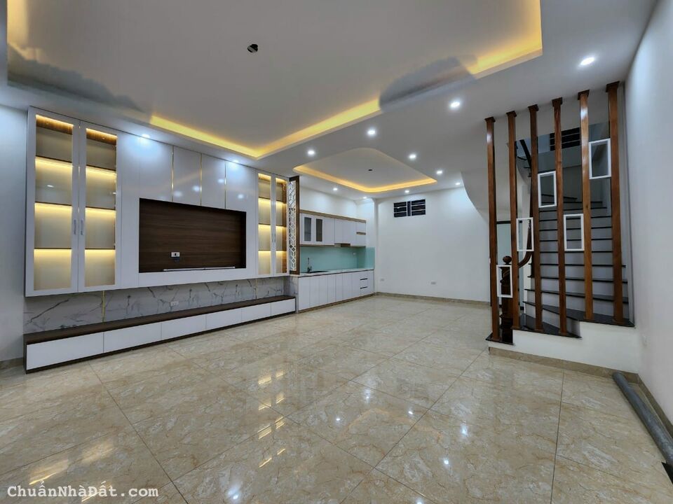 Bán nhà mới Phố 279 Đội Cấn, Ba Đình, DT 43m2x4T giá chỉ nhỉnh 4 tỷ, nhà mới - full nội thất, KD.
