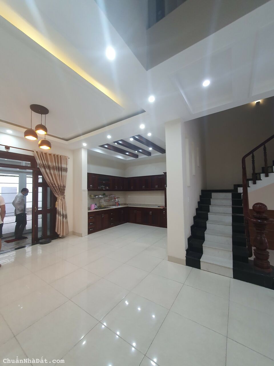 Bán biệt thự sân vườn KDC Savimex, p Phú Thuận, Q7: 7x30, trệt 2 lầu, áp mái. Giá 20 tỷ