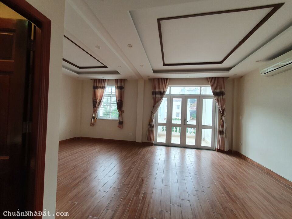 Bán biệt thự sân vườn KDC Savimex, p Phú Thuận, Q7: 7x30, trệt 2 lầu, áp mái. Giá 20 tỷ