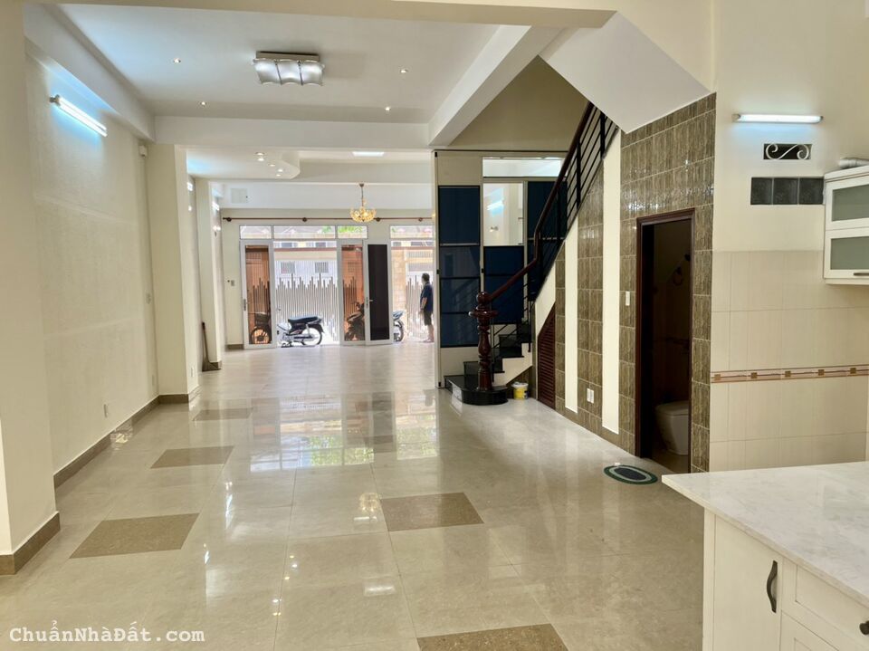 Bán nhà nguyên căn mới xây KDC Trung Sơn: 6x20m, trệt, 3 lầu, sổ hồng chính chủ giá 20 tỷ (TL)